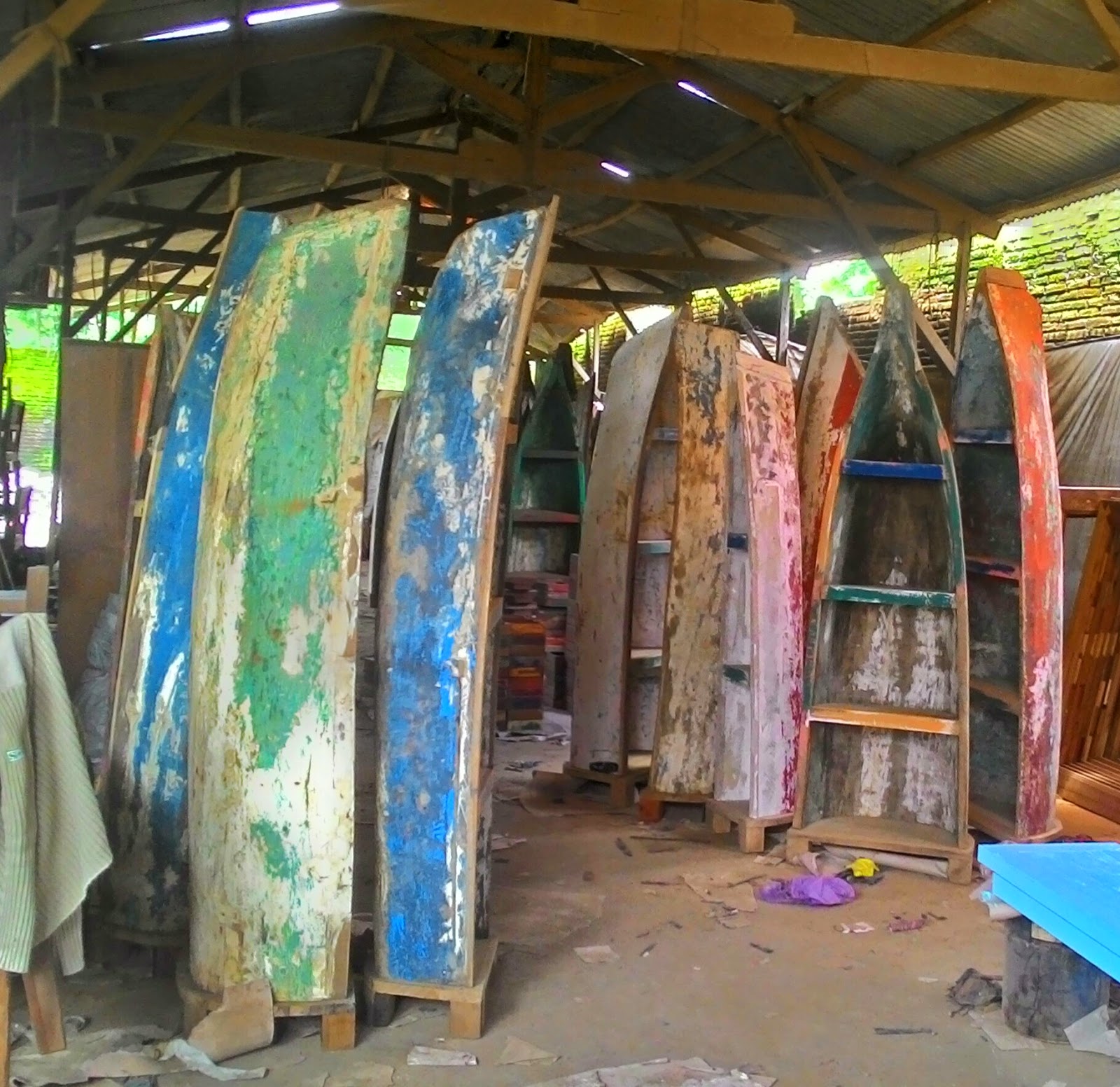 kawak furniture Recycled boat wood